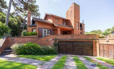 Casa en Venta 5 ambientes y dependencia en Pinamar