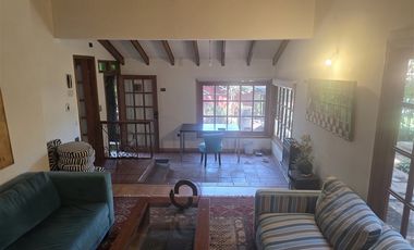 Casa en Arriendo en María Monvel / Carlos Silva Vildosola