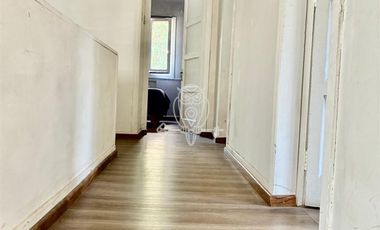 Casa en Venta en Ubicada entre las calles Holanda y Luis Thayer Ojeda