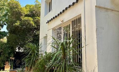 Casa en Venta en Ubicada entre las calles Holanda y Luis Thayer Ojeda