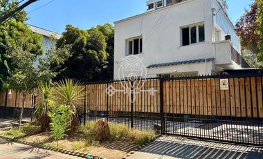 Casa en Venta en Ubicada entre las calles Holanda y Luis Thayer Ojeda