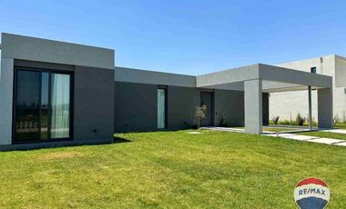CASA 3 AMBIENTES EN VENTA LA MAGDALENA CANNING