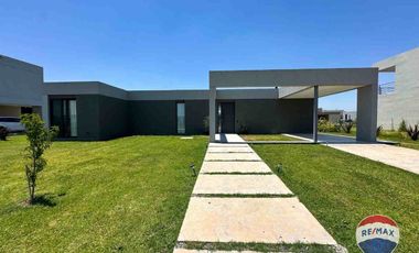 CASA 3 AMBIENTES EN VENTA LA MAGDALENA CANNING