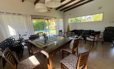 CASA EN VENTA VILLA DEL PLATA 4 DORMITORIOS