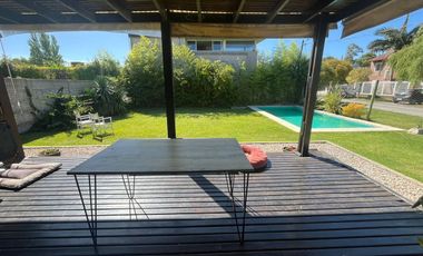 CASA EN VENTA VILLA DEL PLATA 4 DORMITORIOS