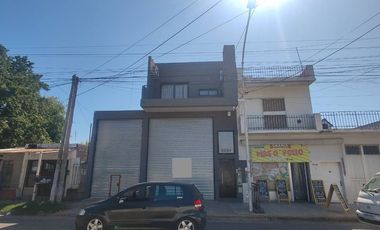 GALPÓN CON 2 NAVES Y 2 DPTO 2AMB EN VENTA DEL VISO
