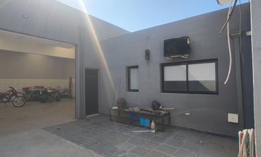 GALPÓN CON 2 NAVES Y 2 DPTO 2AMB EN VENTA DEL VISO