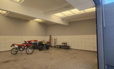 GALPÓN CON 2 NAVES Y 2 DPTO 2AMB EN VENTA DEL VISO