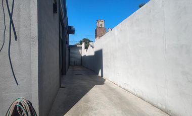GALPÓN CON 2 NAVES Y 2 DPTO 2AMB EN VENTA DEL VISO