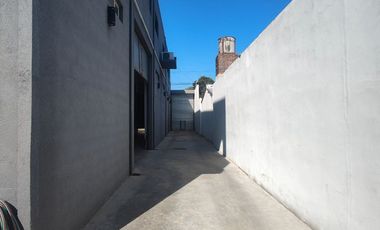 GALPÓN CON 2 NAVES Y 2 DPTO 2AMB EN VENTA DEL VISO