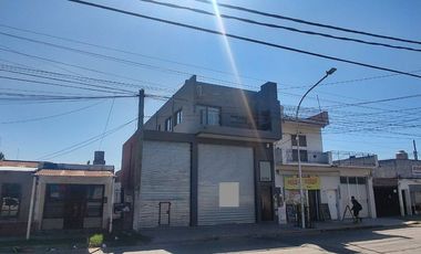 GALPÓN CON 2 NAVES Y 2 DPTO 2AMB EN VENTA DEL VISO