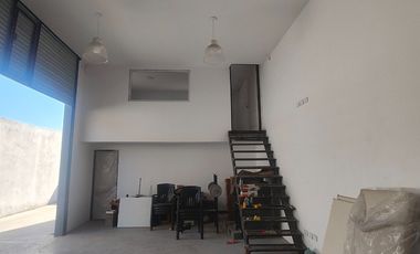GALPÓN CON 2 NAVES Y 2 DPTO 2AMB EN VENTA DEL VISO