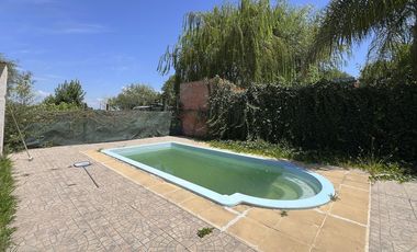 VENTA CASA EN ANDINO 1 DORMI-COCHERA-PILETA
