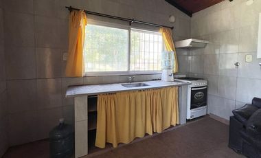 VENTA CASA EN ANDINO 1 DORMI-COCHERA-PILETA