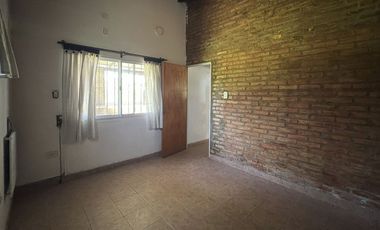 VENTA CASA EN ANDINO 1 DORMI-COCHERA-PILETA