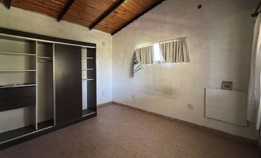 VENTA CASA EN ANDINO 1 DORMI-COCHERA-PILETA