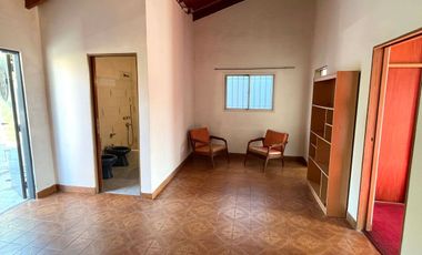 VENTA CASA 5 AMBIENTES , DEPOSITO O LOGISTICA