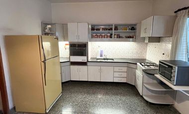 VENTA CASA 5 AMBIENTES , DEPOSITO O LOGISTICA