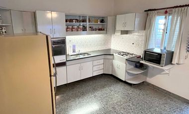 VENTA CASA 5 AMBIENTES , DEPOSITO O LOGISTICA