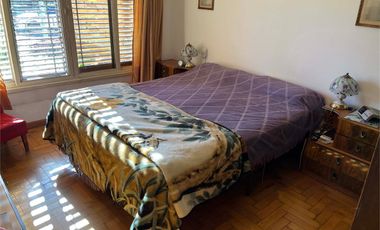VENTA CASA 5 AMBIENTES , DEPOSITO O LOGISTICA