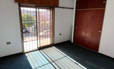 VENTA CASA 5 AMBIENTES , DEPOSITO O LOGISTICA
