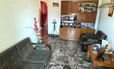 VENTA CASA 5 AMBIENTES , DEPOSITO O LOGISTICA