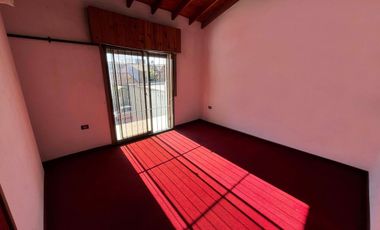 VENTA CASA 5 AMBIENTES , DEPOSITO O LOGISTICA