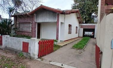 CASA EN VENTA EN VEDIA CON PATIO
