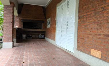 Se vende casa quinta - Altos del Sauce