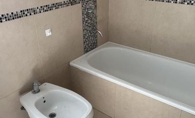 Departamento 3 amb. con cochera cubierta - Remedios De Escalada