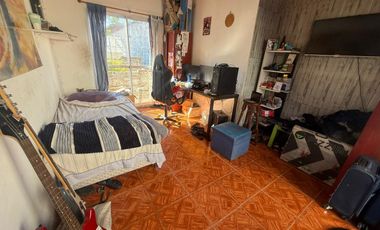 Departamento distribuido para tres familias en Wilde