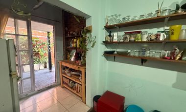 Departamento distribuido para tres familias en Wilde