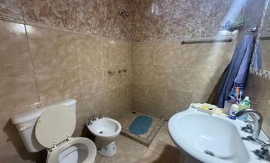Departamento distribuido para tres familias en Wilde