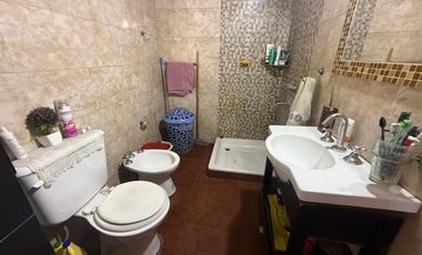 Departamento distribuido para tres familias en Wilde