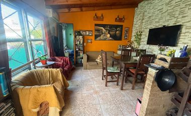 Departamento distribuido para tres familias en Wilde