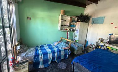 Departamento distribuido para tres familias en Wilde