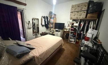Departamento distribuido para tres familias en Wilde