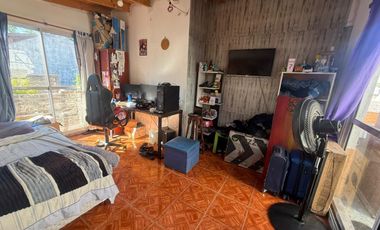 Departamento distribuido para tres familias en Wilde