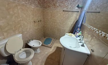 Departamento distribuido para tres familias en Wilde