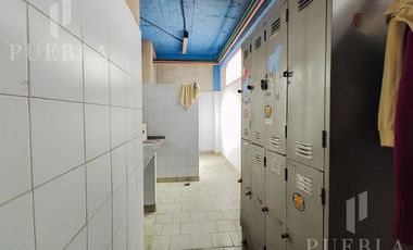 ALQUILER DE LOCAL COMERCIAL DE 1.600M2 EN EXCELENTE ESTADO EN UNA UBICACIÓN PRIVILEGIADA!!