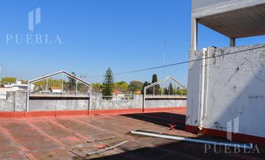 ALQUILER DE LOCAL COMERCIAL DE 1.600M2 EN EXCELENTE ESTADO EN UNA UBICACIÓN PRIVILEGIADA!!