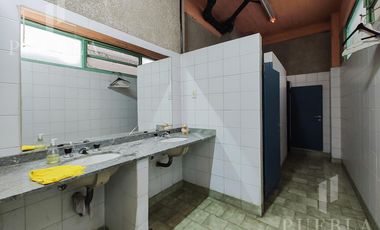 ALQUILER DE LOCAL COMERCIAL DE 1.600M2 EN EXCELENTE ESTADO EN UNA UBICACIÓN PRIVILEGIADA!!