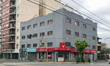 ALQUILER DE LOCAL COMERCIAL DE 1.600M2 EN EXCELENTE ESTADO EN UNA UBICACIÓN PRIVILEGIADA!!