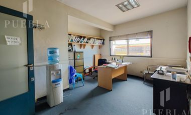 ALQUILER DE LOCAL COMERCIAL DE 1.600M2 EN EXCELENTE ESTADO EN UNA UBICACIÓN PRIVILEGIADA!!