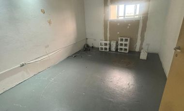 Venta/Alquiler de Galpón/Depósito entrada camión de Edificio Comercial Luis Viale Caballito