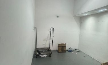 Venta/Alquiler de Galpón/Depósito entrada camión de Edificio Comercial Luis Viale Caballito