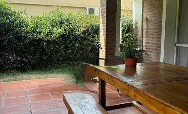 Casa en  Alquiler en Santa Maria de los Olivos