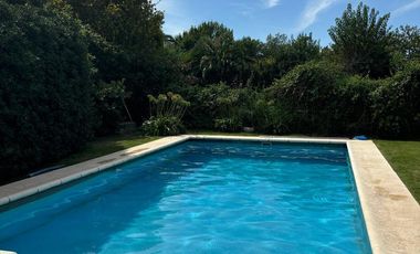 Casa en  Alquiler en Santa Maria de los Olivos