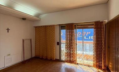 Casa 4 ambientes - con patio y terraza - alquiler