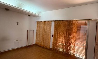 Casa 4 ambientes - con patio y terraza - alquiler